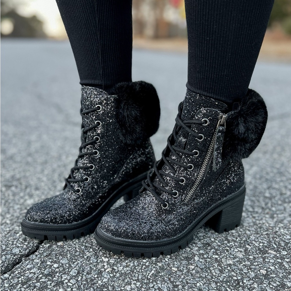 Born to Shine Woman’s Boots. 
New in box. Size 6